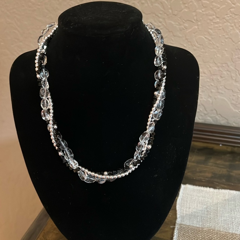 BEADED NECKLACE